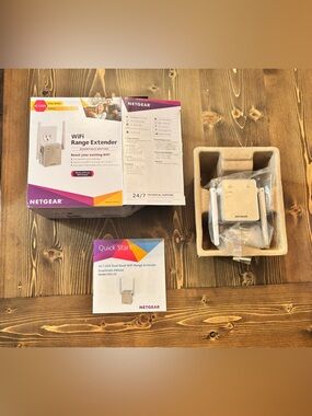 NETGEAR WiFi Range Extender in White and Light Gray